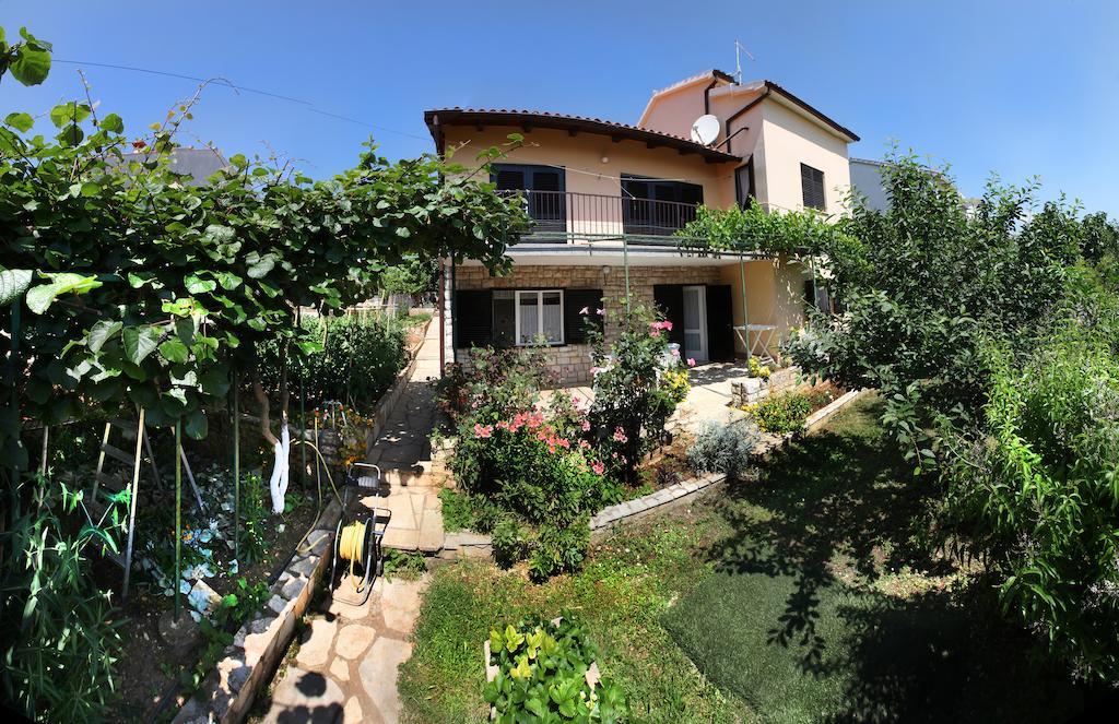 Apartment Ema Premantura Pokoj fotografie