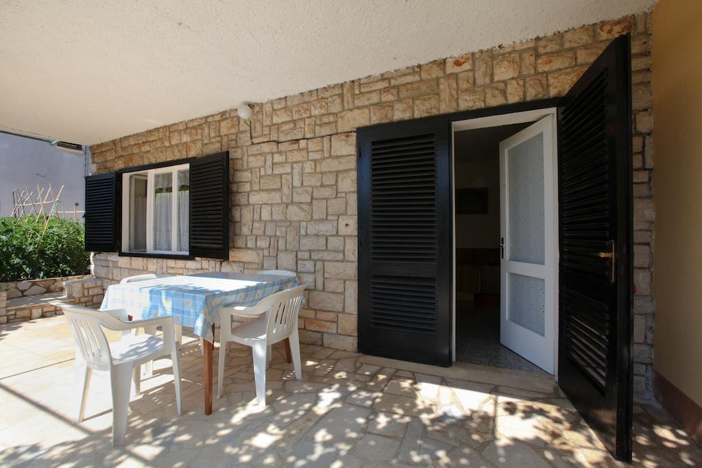 Apartment Ema Premantura Pokoj fotografie