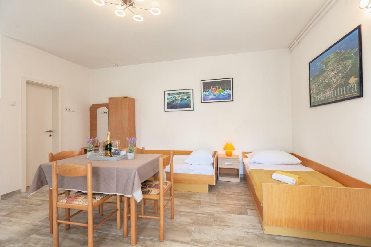 Apartment Ema Premantura Exteriér fotografie