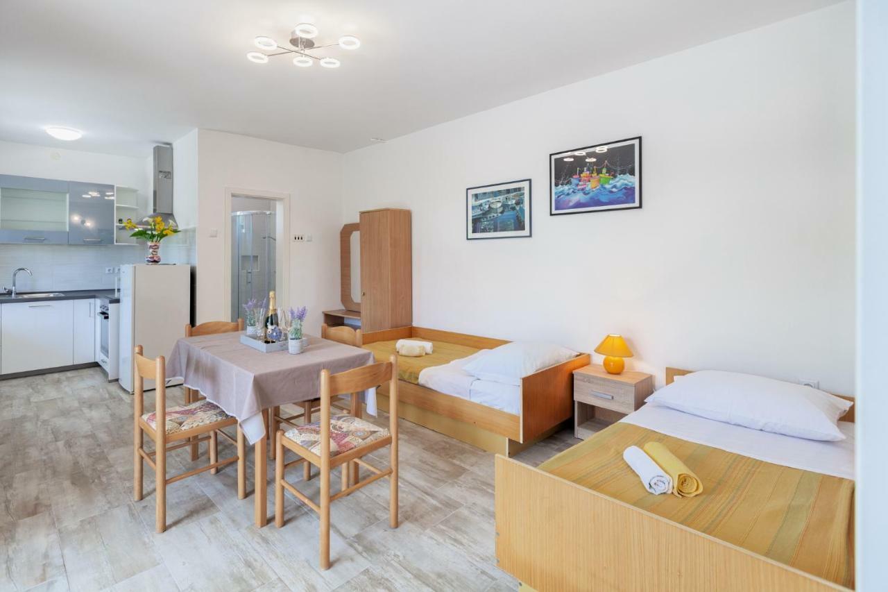 Apartment Ema Premantura Exteriér fotografie
