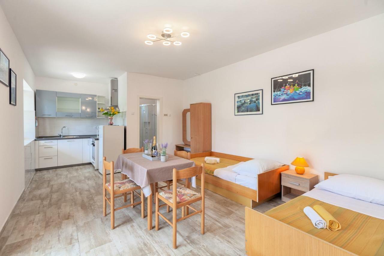 Apartment Ema Premantura Exteriér fotografie
